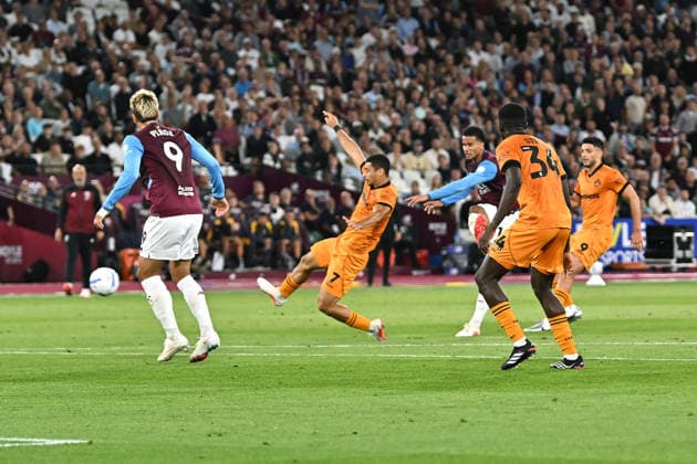 West Ham vs Wolves Championship GOAL Divine Mukasa of West Ham United opens tyhe scoring during the West Ham vs Wolverhampton Wanderers, EFL Championship match at the London Stadium Stratford. This image is for EDITORIAL USE ONLY. Licence required from the Football DataCo for any other use. London The London Stadium UK Copyright: xMartinxDaltonx WestHam_vs_Wolves_010926_MD_009