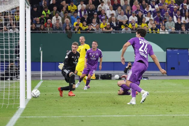 2026.09.01 xfsx DFB-Pokal Erste Runde, Saison 2026 2027 HEBC Hamburg - Borussia Dortmund v.l. HEBC Hamburg macht ein Eigentor durch Janek Wrede (HEBC Hamburg, 15), 1:0 fuer Borussia Dortmund (DFL DFB regulations prohibit any use of photographs as image sequences and or quasi-video. *** September 1, 2026 xfsx DFB Cup First Round, 2026–2027 Season HEBC Hamburg vs. Borussia Dortmund v l HEBC Hamburg scores an own goal by Janek Wrede HEBC Hamburg, 15–10 for Borussia Dortmund DFL and DFB regulations prohibit any use of photographs as image sequences and or quasi-video Copyright: HMBxMedia FernandoxSoares