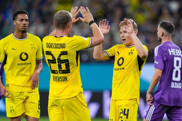 01.09.2026, xydrx, Fußball, DFB Pokal, HEBC Hamburg - Borussia Dortmund, Saison 2026 2027, Volksparkstadion: Torjubel nach dem Tor zum 2:0 für Borussia Dortmund durch Torschütze Daniel Svensson (Borussia Dortmund, 24) zusammen mit Felix Nmecha (Borussia Dortmund, 8) und Julian Ryerson (Borussia Dortmund, 26) DFB regulations prohibit any use of photographs as image sequences and or quasi-video. *** September 1, 2026, xydrx, Soccer, DFB Cup, HEBC Hamburg vs. Borussia Dortmund, 2026–2027 Season, Volksparkstadion: Celebrations following Borussia Dortmund’s 2–0 goal scored by Daniel Svensson (Borussia Dortmund, 24), along with Felix Nmecha (Borussia Dortmund, 8) and Julian Ryerson (Borussia Dortmund, 26). DFB regulations prohibit any use of photographs as image sequences and or quasi-video. Copyright: HMBxMedia YannisxDreimann