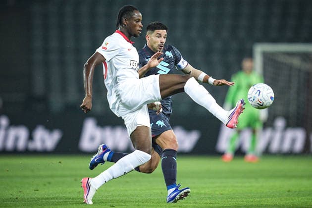 MonzaÕs Eddy Kouadio fights for the ball with Torino s Giovanni Simeone during Frecciarossa Italian Cup 2026 2027 soccer match between Torino and Monza at the at the Stadio Olimpico Grande Torino in Turin, north west Italy - Tuesday, September 01, 2026. - Soccer .  Copyright: xMarcoxAlpozzi LaPressex