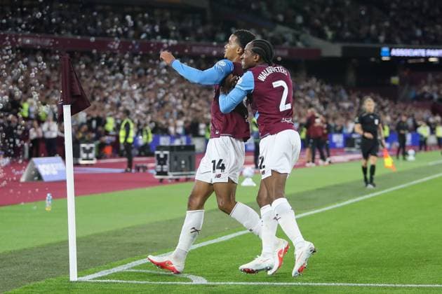 Divine Mukasa of West Ham United celebrates scoring his team s first goal with teammates West Ham United v Wolverhampton Wanderers, EFL Championship, Football, London Stadium, London, UK, 01 09 2026, England - 01 Sep 2026London London Stadium England United Kingdom EDITORIAL USE ONLY No use with unauthorised audio, video, data, fixture lists, club league logos or live services. Online in-match use limited to 120 images, no video emulation. No use in betting, games or single club league player publications.  Copyright: xHanc WiredxPhotos Shutterstockx 17129749p