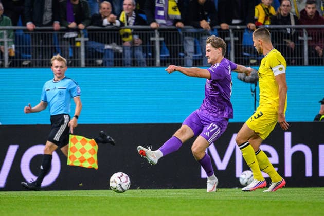 Fußball I Saison 2026-2027 I DFB-Pokal I 1. Runde I HEBC - Borussia Dortmund I 01.09.2026 Robert Schick (17, HEBC Hamburg), Waldemar Anton (3, Borussia Dortmund) Hamburg Volksparkstadion Hamburg Deutschland *** Soccer 2026–2027 Season DFB Cup First Round HEBC vs. Borussia Dortmund September 1, 2026 Robert Schick 17, HEBC Hamburg, Waldemar Anton 3, Borussia Dortmund Volksparkstadion, Hamburg, Germany Copyright: xLobecax xHenningxRohlfsx