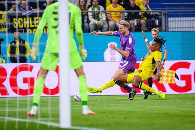 Fußball I Saison 2026-2027 I DFB-Pokal I 1. Runde I HEBC - Borussia Dortmund I 01.09.2026 Tjorven Köhler (7, HEBC Hamburg), Filippo Mane (39, Borussia Dortmund) Hamburg Volksparkstadion Hamburg Deutschland *** Soccer 2026–2027 Season DFB Cup First Round HEBC vs. Borussia Dortmund September 1, 2026 Tjorven Köhler 7, HEBC Hamburg; Filippo Mane 39, Borussia Dortmund Hamburg Volksparkstadion, Hamburg, Germany Copyright: xLobecax xHenningxRohlfsx
