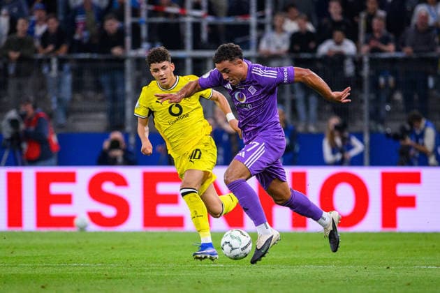 Fußball I Saison 2026-2027 I DFB-Pokal I 1. Runde I HEBC - Borussia Dortmund I 01.09.2026 Samuele Inacio (40, Borussia Dortmund), Lionel von Zitzewitz (27, HEBC Hamburg) Hamburg Volksparkstadion Hamburg Deutschland *** Soccer 2026–2027 Season DFB Cup First Round HEBC vs. Borussia Dortmund September 1, 2026 Samuele Inacio (40), Borussia Dortmund; Lionel von Zitzewitz (27), HEBC Hamburg Hamburg Volksparkstadion, Hamburg, Germany Copyright: xLobecax xHenningxRohlfsx