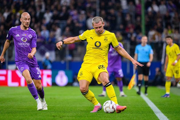 Fußball I Saison 2026-2027 I DFB-Pokal I 1. Runde I HEBC - Borussia Dortmund I 01.09.2026 Fabian Lemke (21, HEBC Hamburg), Julian Ryerson (26, Borussia Dortmund) Hamburg Volksparkstadion Hamburg Deutschland *** Soccer I 2026–2027 Season I DFB Cup I First Round I HEBC vs. Borussia Dortmund I September 1, 2026 Fabian Lemke, 21, HEBC Hamburg; Julian Ryerson, 26, Borussia Dortmund; Volksparkstadion, Hamburg, Germany Copyright: xLobecax xHenningxRohlfsx