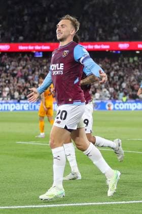 Jarrod Bowen of West Ham United celebrates scoring his team s second goal West Ham United v Wolverhampton Wanderers, EFL Championship, Football, London Stadium, London, UK, 01 09 2026, England - 01 Sep 2026London London Stadium England United Kingdom EDITORIAL USE ONLY No use with unauthorised audio, video, data, fixture lists, club league logos or live services. Online in-match use limited to 120 images, no video emulation. No use in betting, games or single club league player publications.  Copyright: xHanc WiredxPhotos Shutterstockx 17129749q