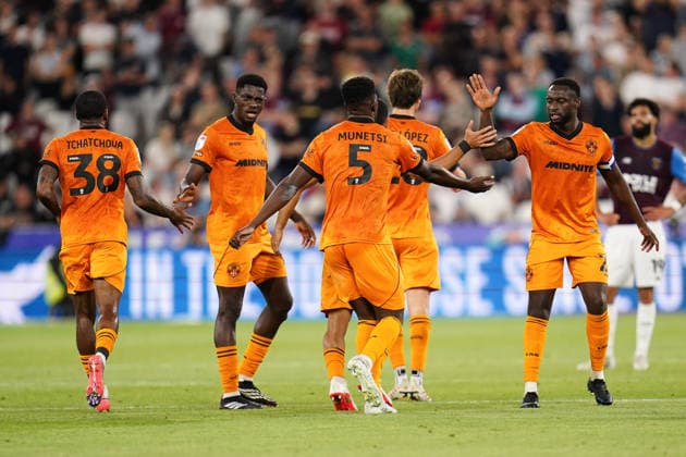 Sky Bet Championship: West Ham United v Wolverhampton Wanderers Marshall Munetsi of Wolverhampton Wanderers celebrates goal with teammates to make it 2-1 during the Sky Bet Championship match West Ham United vs Wolverhampton Wanderers at London Stadium, London, United Kingdom on 01 September 2026 (Photo by Harvey Murphy News Images) Copyright: xHarveyxMurphy NewsxImagesx
