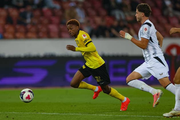 September 1, 2026, Soccer, Brack Super League 2026–27, Matchday 6, FC Zurich vs. BSC Young Boys, Letzigrund Stadium, Zurich, Switzerland. Alvyn Sanches (10), BSC Young Boys, on the left, makes a strong run down the wing against Leandro Schödler (21), FC Zurich. Photo by Urs Ottiger