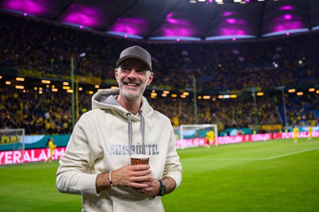 Fußball I Saison 2026-2027 I DFB-Pokal I 1. Runde I HEBC - Borussia Dortmund I 01.09.2026 Philipp Obloch (Trainer, HEBC Hamburg) Hamburg Volksparkstadion Hamburg Deutschland *** Soccer 2026–2027 Season DFB Cup 1st Round HEBC vs. Borussia Dortmund September 1, 2026 Philipp Obloch, Coach, HEBC Hamburg Volksparkstadion, Hamburg, Germany Copyright: xLobecax xHenningxRohlfsx