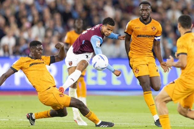 West Ham United v Wolverhampton Wanderers, EFL Sky Bet Championship, EFL, Football, London Stadium, London, UK - 01 Sep 2026 Goal. Divine Mukasa of West Ham United scoring his team s third goal of the game London London Stadium Stratford GBR, UK NEWSPAPERS OUT Copyright: xEllixBirchx