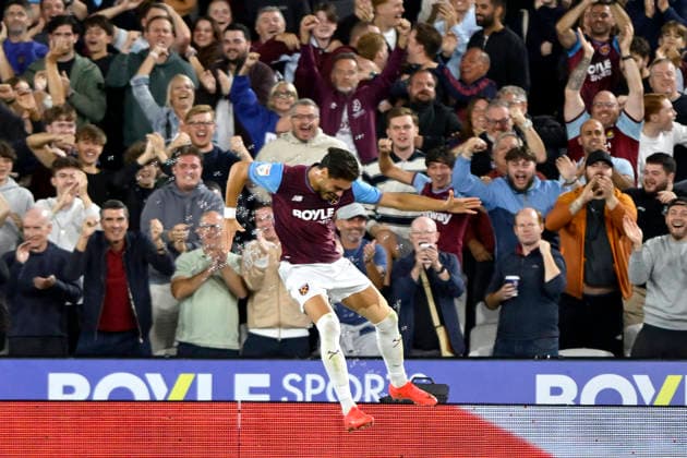 West Ham vs Wolves Championship Konstantinos Mavropanos of West Ham United celebrates scoring the Hammers forth goal during the West Ham vs Wolverhampton Wanderers, EFL Championship match at the London Stadium Stratford. This image is for EDITORIAL USE ONLY. Licence required from the Football DataCo for any other use. London The London Stadium UK Copyright: xMartinxDaltonx WestHam_vs_Wolves_010926_MD_016
