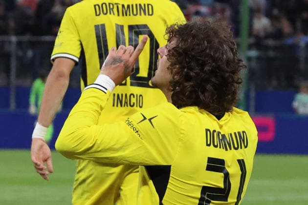 01.09.2026, xrekx, Fussball DFB Pokal 1.Runde, Hamburg-Eimsbütteler Ballsport-Club - Borussia Dortmund v.l. Torjubel nach dem Tor zum celebrating the goal celebrate 0:5 durch Fabio Silva (Borussia Dortmund) Hamburg *** September 1, 2026, xrekx, Soccer DFB Cup First Round, Hamburg Eimsbütteler Ballsport Club vs. Borussia Dortmund – Goal celebration after Fabio Silva scored the 0-5 goal for Borussia Dortmund in Hamburg