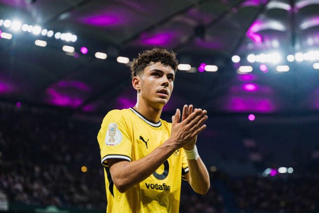 DFB-Pokal: HEBC - Borussia Dortmund, 01.09.2026 Samuele Inacio (Borussia Dortmund, 40) wurde ausgewechselt, klatscht zu den Fans; Fußball, DFB-Pokal, 1. Runde: HEBC vs. Borussia Dortmund am 01.09.2026 im Volksparkstadion, Hamburg DFB REGULATIONS PROHIBIT ANY USE OF PHOTOGRAPHS AS IMAGE SEQUENCES AND OR QUASI-VIDEO. *** DFB Cup: HEBC vs. Borussia Dortmund, September 1, 2026—Samuele Inacio (Borussia Dortmund, age 40) was substituted and clapped for the fans. Soccer, DFB Cup, First Round: HEBC vs. Borussia Dortmund on September 1, 2026, at the Volksparkstadion, Hamburg. DFB regulations prohibit any use of photographs as image sequences and or quasi-video content. Copyright: xBEAUTIFULxSPORTS Tonhäuserx