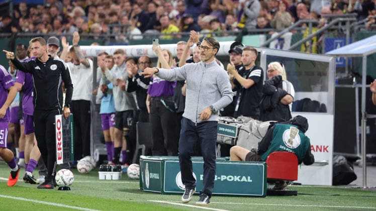 01.09.2026, xrekx, Fussball DFB Pokal 1.Runde, Hamburg-Eimsbütteler Ballsport-Club - Borussia Dortmund v.l. Niko Kovac Trainer (Borussia Dortmund) gibt Anweisungen, gestikuliert, mit den Armen gestikulieren gives instructions, gesticulate Hamburg *** September 1, 2026, xrekx, Soccer, DFB Cup First Round, Hamburg Eimsbütteler Ballsport Club vs. Borussia Dortmund; Niko Kovac, coach of Borussia Dortmund, gives instructions and gestures with his arms; Hamburg