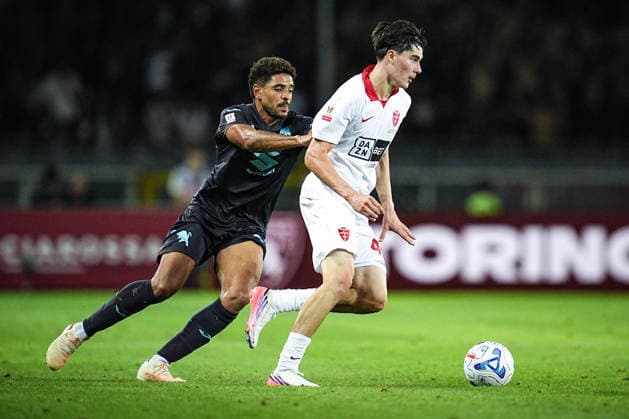 Torino s Saul Coco fights for the ball with MonzaÕs Jay Robinson during Frecciarossa Italian Cup 2026 2027 soccer match between Torino and Monza at the at the Stadio Olimpico Grande Torino in Turin, north west Italy - Tuesday, September 01, 2026. - Soccer .  Copyright: xMarcoxAlpozzi LaPressex