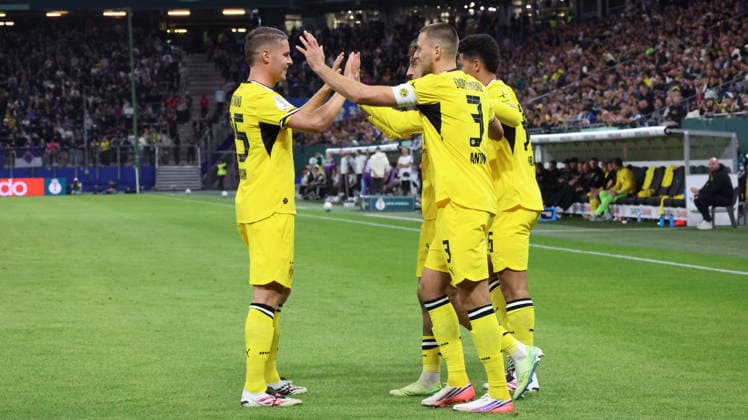 01.09.2026, xrekx, Fussball DFB Pokal 1.Runde, Hamburg-Eimsbütteler Ballsport-Club - Borussia Dortmund v.l. Torjubel nach dem Tor zum celebrating the goal celebrate 0:5 durch Fabio Silva (Borussia Dortmund) Hamburg *** September 1, 2026, xrekx, Soccer DFB Cup 1st Round, Hamburg Eimsbütteler Ballsport Club vs. Borussia Dortmund – Goal celebration after Fabio Silva s goal for Borussia Dortmund against Hamburg (0–5)