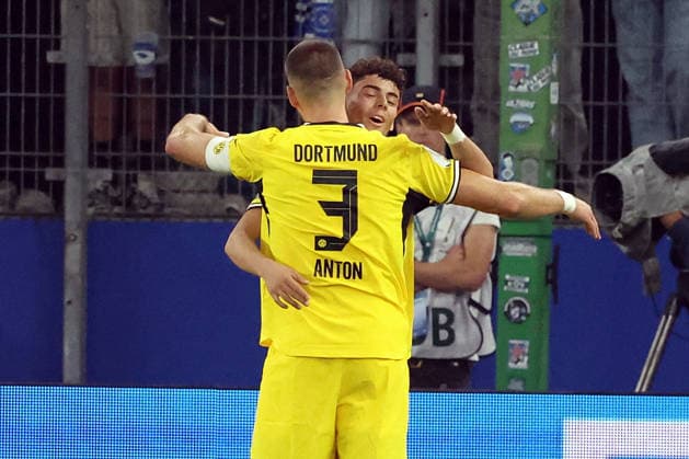 01.09.2026, xrekx, Fussball DFB Pokal 1.Runde, Hamburg-Eimsbütteler Ballsport-Club - Borussia Dortmund v.l. Torjubel nach dem Tor zum celebrating the goal celebrate 0:3 durch Samuele Inacio (Borussia Dortmund) mit Waldemar Anton (Borussia Dortmund) Hamburg *** September 1, 2026, xrekx, Soccer, DFB Cup First Round, Hamburg Eimsbütteler Ballsport Club vs. Borussia Dortmund, Goal celebration after Samuele Inacio s goal (0-3) for Borussia Dortmund, featuring Waldemar Anton, Borussia Dortmund vs. Hamburg