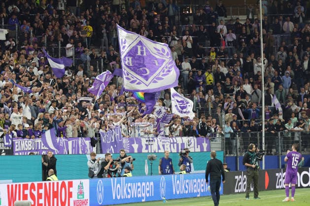 2026.09.01 xfsx DFB-Pokal Erste Runde, Saison 2026 2027 HEBC Hamburg - Borussia Dortmund v.l. HEBC Hamburg Fans, Stimmung, Schals, Trikots, Emotionen (DFL DFB regulations prohibit any use of photographs as image sequences and or quasi-video. *** September 1, 2026 xfsx DFB Cup First Round, 2026–2027 Season HEBC Hamburg vs. Borussia Dortmund HEBC Hamburg fans, atmosphere, scarves, jerseys, emotions DFL and DFB regulations prohibit any use of photographs as image sequences and or quasi-video Copyright: HMBxMedia FernandoxSoares