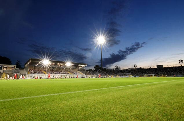 Soccer, Men s, Toto Cup, Round of 16, 2026–2027 Season, TSV 1860 Munich vs. TSV Buchbach, Grünwalder Stadium: Here’s a view inside the Grünwalder Stadium—the municipal stadium on Grünwalder Street—showing the playing field, the main grandstand, and the west curve, as well as the floodlights and the atmosphere at dusk