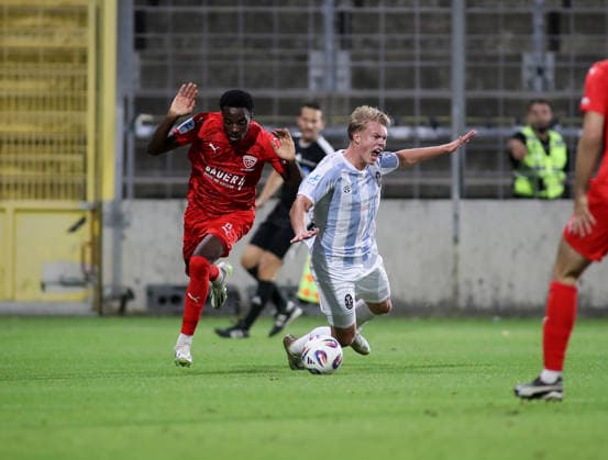 Soccer, Men s, Toto Cup, Quarterfinals, 2026–2027 Season, TSV 1860 Munich vs. TSV Buchbach, Grünwalder Stadium: Daniel Muteba (TSV Buchbach, left) fouled Fabio Wagner (TSV 1860 Munich, right) in the penalty area, resulting in a penalty kick.