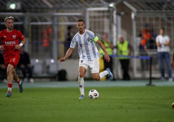 Soccer, Men s, Toto Cup, Quarterfinals, 2026–2027 Season, TSV 1860 Munich vs. TSV Buchbach, Grünwalder Stadium, Dennis Dressel, TSV 1860 Munich running with the ball