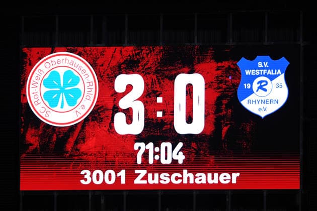 Soccer, Regionalliga West, Matchday 6: Rot Weiß Oberhausen vs. SV Westfalia Rhynern on September 1, 2026, at the Niederrhein Stadium in Oberhausen. The scoreboard at the Niederrhein Stadium displays the attendance: 3,001. xRx