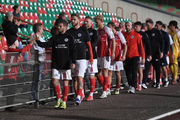 Soccer, Regionalliga West, Matchday 6: Rot-Weiß Oberhausen vs. SV Westfalia Rhynern on September 1, 2026, at the Niederrhein Stadium in Oberhausen. Oberhausen players thank their fans after the game. xRx
