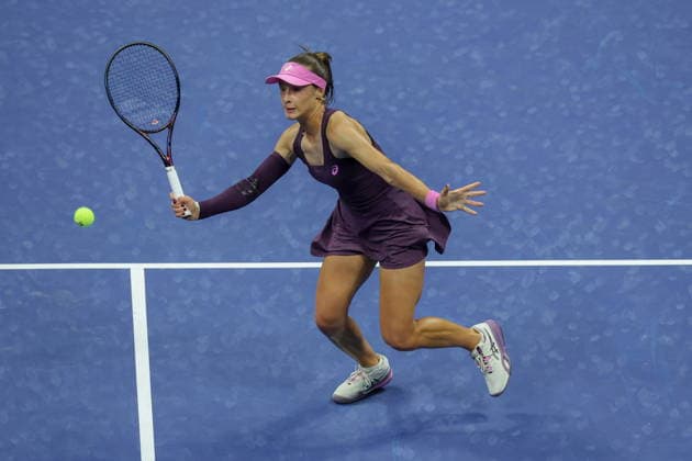 US Open tennis tournament - Day 3 Zeynep Sonmez of Turkey in action against Coco Gauff of the USA during their Women™s Singles round one mathc of the US Open Tennis Championships in Flushing Meadows, New York, USA, 01 September 2026. FLUSHING MEADOWS NEW YORK United States  Copyright: xBRIANxHIRSCHFELDx