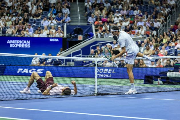 US Open tennis tournament - Day 3 Lorenzo Sonego of Italy (R) crosses the net to assist Alexander Zverev of Germany after a fall during the men s singles first round of the US Open Tennis Championships at the USTA Billie Jean King National Tennis Center in Flushing Meadows, New York, USA, 01 September 2026. The 2026 US Open tournament runs from 23 August to 13 September. FLUSHING MEADOWS NEW YORK United States  Copyright: xCRISTOBALxHERRERA-ULASHKEVICHx