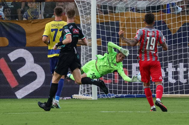 IPA88019459 - Parma s Giovanni Daffara makes a save during the Parma Calcio vs. US Cremonese Coppa Italia match in Parma, Italy, on September 1, 2026  Copyright: xLorenzoxCattani IPAxSportx xx 88019459