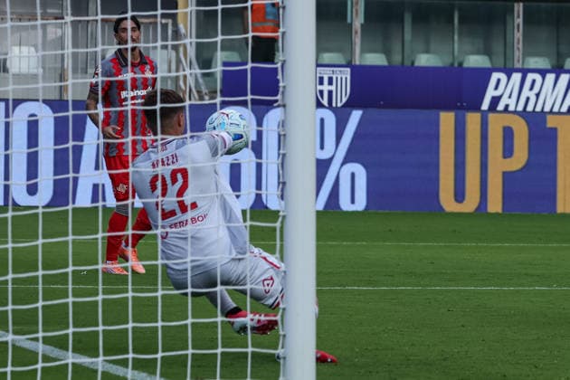 IPA88019461 - Cremonese s Federico Agazzi makes a save during the Coppa Italia match between Parma Calcio and US Cremonese in Parma, Italy, on September 1, 2026  Copyright: xLorenzoxCattani IPAxSportx xx 88019461