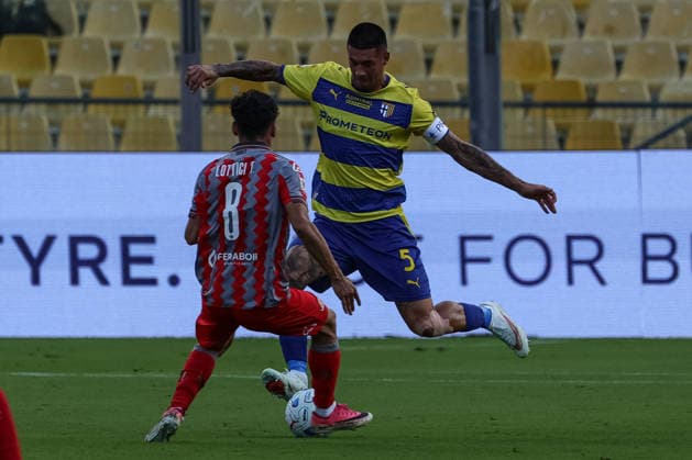 IPA88019466 - Parma s Lautaro Valenti in action against Cremonese s Simone Lottici Tessadri during the Parma Calcio vs. US Cremonese Italian Coppa Italia soccer match in Parma, Italy, on September 1, 2026  Copyright: xLorenzoxCattani IPAxSportx xx 88019466