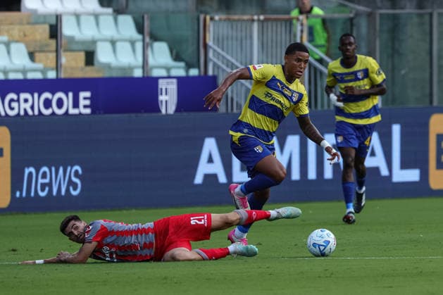 IPA88019473 - Parma s Sascha Britschgi battles for the ball against Cremonese s Yuri Rocchetti during the Parma Calcio vs. US Cremonese Coppa Italia match in Parma, Italy, on September 1, 2026  Copyright: xLorenzoxCattani IPAxSportx xx 88019473