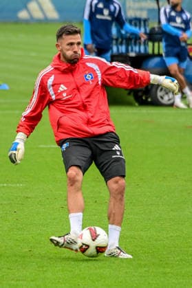 Heuer Fernandes Daniel ( HSV ) am Ball Deutschland , Hamburg , Volksparkstadion Trainingsgelände , Fussball , 1. Bundesliga , Training des Hamburger SV *** Daniel Heuer Fernandes, HSV: Germany, Hamburg, Volksparkstadion Training Facility, Soccer, Bundesliga 1, Hamburger SV Training