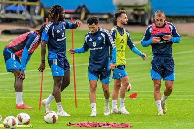 Terem Moffi Zakaria El Ouahdi Vieira Fabio Miro Muheim ( HSV ) Deutschland , Hamburg , Volksparkstadion Trainingsgelände , Fussball , 1. Bundesliga , Training des Hamburger SV *** Terem Moffi, Zakaria El Ouahdi, Vieira, Fabio Miro, Muheim, HSV, Germany, Hamburg, Volksparkstadion Training Facility, Soccer, Bundesliga 1, Hamburger SV Training