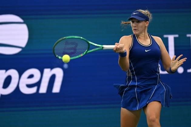 (260902) -- NEW YORK, Sept. 2, 2026 -- Russia s Mirra Andreeva returns a shot during the women s singles first round match against Indonesia s Janice Tjen at the 2025 US Open tennis championships in New York, the United States, Sept. 1, 2026. ) (SP)U.S.-NEW YORK-TENNIS-US OPEN-WOMEN S SINGLES LixRui 