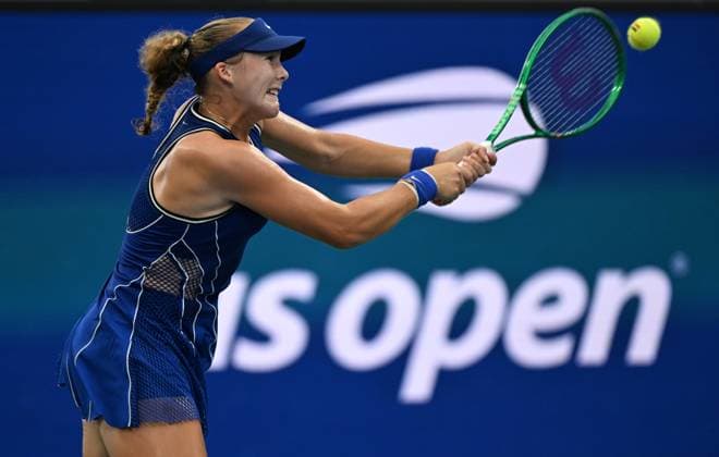 (260902) -- NEW YORK, Sept. 2, 2026 -- Russia s Mirra Andreeva returns a shot during the women s singles first round match against Indonesia s Janice Tjen at the 2025 US Open tennis championships in New York, the United States, Sept. 1, 2026. ) (SP)U.S.-NEW YORK-TENNIS-US OPEN-WOMEN S SINGLES LixRui 