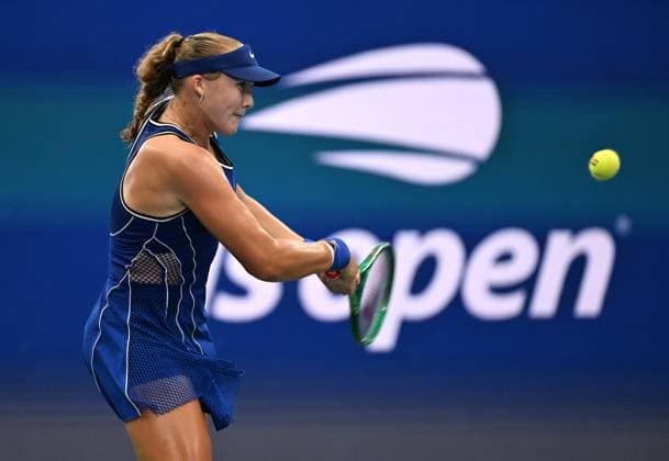 (260902) -- NEW YORK, Sept. 2, 2026 -- Russia s Mirra Andreeva returns a shot during the women s singles first round match against Indonesia s Janice Tjen at the 2025 US Open tennis championships in New York, the United States, Sept. 1, 2026. ) (SP)U.S.-NEW YORK-TENNIS-US OPEN-WOMEN S SINGLES LixRui 