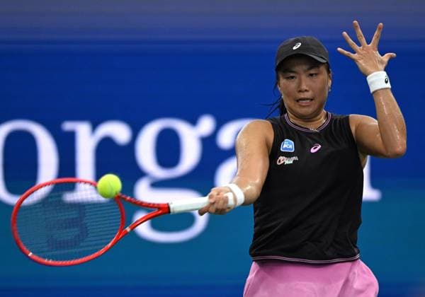 (260902) -- NEW YORK, Sept. 2, 2026 -- Indonesia s Janice Tjen returns a shot during the women s singles first round match against Mirra Andreeva of Russia at the 2025 US Open tennis championships in New York, the United States, Sept. 1, 2026. ) (SP)U.S.-NEW YORK-TENNIS-US OPEN-WOMEN S SINGLES LixRui 