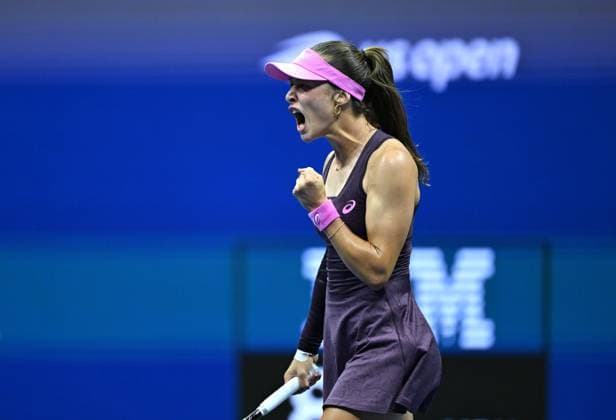 (260902) -- NEW YORK, Sept. 2, 2026 -- Zeynep Sonmez of T¨¹rkiye celebrates scoring during the women s singles first round match between Coco Gauff of the United States and Zeynep Sonmez of T¨¹rkiye at the 2026 US Open tennis championships in New York, the United States, Sept. 1, 2026. ) (SP)U.S.-NEW YORK-TENNIS-US OPEN-WOMEN S SINGLES LixRui 