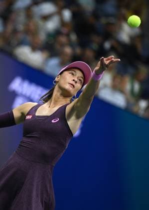 (260902) -- NEW YORK, Sept. 2, 2026 -- Zeynep Sonmez of T¨¹rkiye serves during the women s singles first round match between Coco Gauff of the United States and Zeynep Sonmez of T¨¹rkiye at the 2026 US Open tennis championships in New York, the United States, Sept. 1, 2026. ) (SP)U.S.-NEW YORK-TENNIS-US OPEN-WOMEN S SINGLES LixRui 