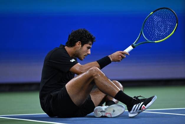 (260902) -- NEW YORK, Sept. 2, 2026 -- Adolfo Daniel Vallejo of Paraguay falls during the men s singles first round match against Gael Monfils of France at the 2026 US Open tennis championships in New York, the United States, Sept. 1, 2026. ) (SP)U.S.-NEW YORK-TENNIS-US OPEN-MEN S SINGLES LixRui 