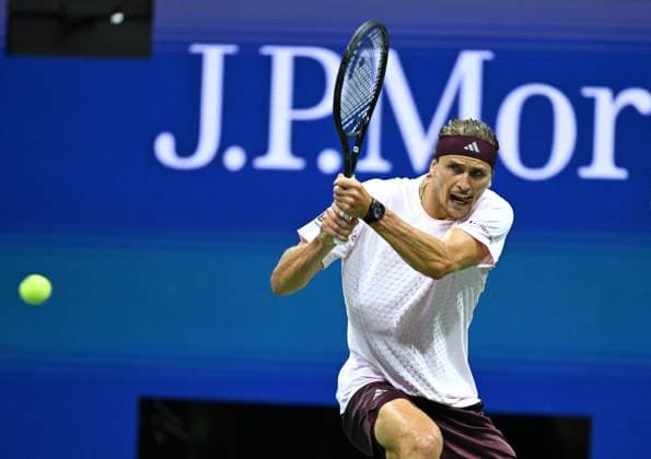 (260902) -- NEW, Sept. 2, 2026 -- Alexander Zverev of Germany hits a return during the men s singles first round match between Alexander Zverev of Germany and Lorenzo Sonego of Italy at the 2026 US Open tennis championships in New York, the United States, Sept. 2, 2026. ) (SP)U.S.-NEW YORK-TENNIS-US OPEN-MEN S SINGLES LixRui 