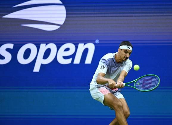 (260902) -- NEW, Sept. 2, 2026 -- Lorenzo Sonego of Italy hits a return during the men s singles first round match between Alexander Zverev of Germany and Lorenzo Sonego of Italy at the 2026 US Open tennis championships in New York, the United States, Sept. 2, 2026. ) (SP)U.S.-NEW YORK-TENNIS-US OPEN-MEN S SINGLES LixRui 