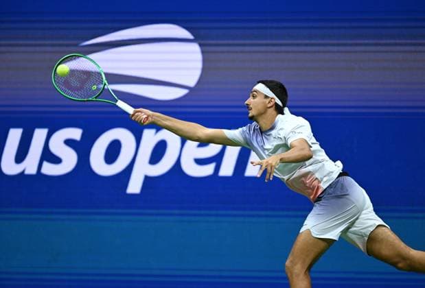 (260902) -- NEW, Sept. 2, 2026 -- Lorenzo Sonego of Italy hits a return during the men s singles first round match between Alexander Zverev of Germany and Lorenzo Sonego of Italy at the 2026 US Open tennis championships in New York, the United States, Sept. 2, 2026. ) (SP)U.S.-NEW YORK-TENNIS-US OPEN-MEN S SINGLES LixRui 