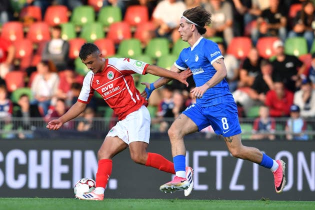 Soccer Regionalliga West, Matchday 6: Rot Weiß Oberhausen vs. SV Westfalia Rhynern on September 1, 2026, at the Niederrhein Stadium in Oberhausen. Arda Süne (Oberhausen), left; Jonah Wagner (Rhynern), right xRx
