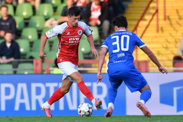 Soccer Regionalliga West, Matchday 6: Rot Weiß Oberhausen vs. SV Westfalia Rhynern on September 1, 2026, at the Niederrhein Stadium in Oberhausen. Lucas Halangk (Oberhausen), left; Melih Sayin (Rhynern), right xRx