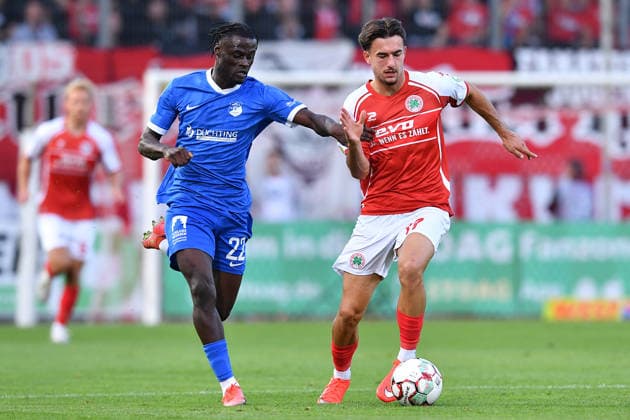 Soccer Regionalliga West, Matchday 6: Rot-Weiß Oberhausen vs. SV Westfalia Rhynern on September 1, 2026, at the Niederrhein Stadium in Oberhausen. Elias Boadi Opoku (Rhynern, left) and Joel Vega Zambrano (Oberhausen, right). xRx