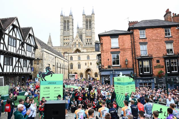 2026 Lloyds Tour of Britain Men Picture by Simon Wilkinson SWpix.com - 02 09 2026 - Cycling - UCI ProSeries - 2026 Lloyds Tour of Britain Men - Stage 1: Lincoln to Lincoln (182.5km) - The Peloton roll out of Lincoln Copyright: x xSWpix.comx(t axPhotographyxHubxLtd)xSimonxWilkinson SWpix.comx SWP-3030-21756