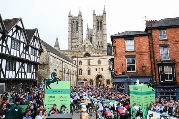 2026 Lloyds Tour of Britain Men Picture by Simon Wilkinson SWpix.com - 02 09 2026 - Cycling - UCI ProSeries - 2026 Lloyds Tour of Britain Men - Stage 1: Lincoln to Lincoln (182.5km) - The Peloton roll out of Lincoln Copyright: x xSWpix.comx(t axPhotographyxHubxLtd)xSimonxWilkinson SWpix.comx SWP-3030-21758
